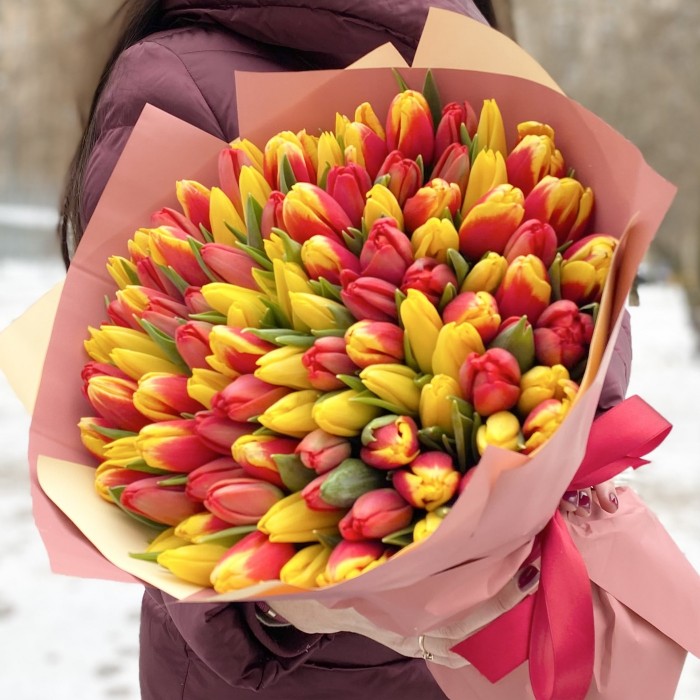 101 тюльпан огненный микс в упаковке